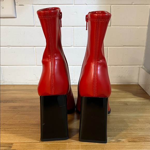 Gianni Bini Border-Line Red Ankle Boots with Black Heel Square Toe Size 6.5 NWOB - Picture 3 of 7